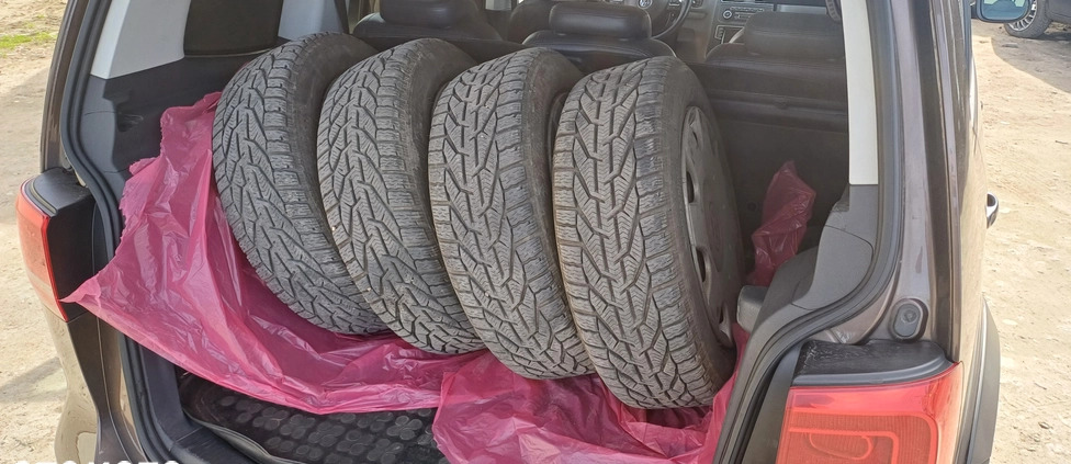 Volkswagen Touran cena 38000 przebieg: 290000, rok produkcji 2011 z Kobylin małe 211